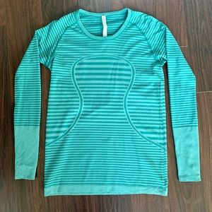 LULULEMON SWIFTLY TECH THUMB HOLE TOP 12